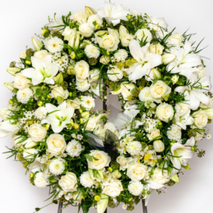 une couronne mortuaire de couleur blanche sera votre meilleure carte de visite pour des funérailles réussies