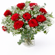 10 roses rouges dans un vase avec gypsophile